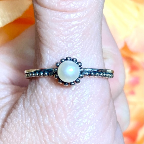 Vintage 925 Sterling Silver Pearl Ring ~ Dainty Solitaire Mini Tea Thumb Ring - Picture 5 of 9